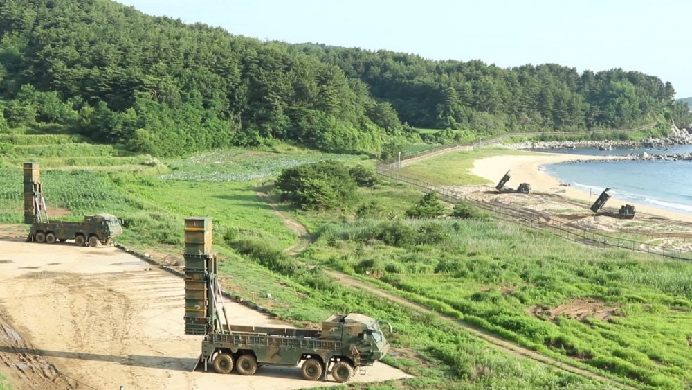 미사일을 필요 이상으로 다량 보유하고 있는 상황에서 장사정포 타격에 대응할 수 있는 수단이 필요하다.