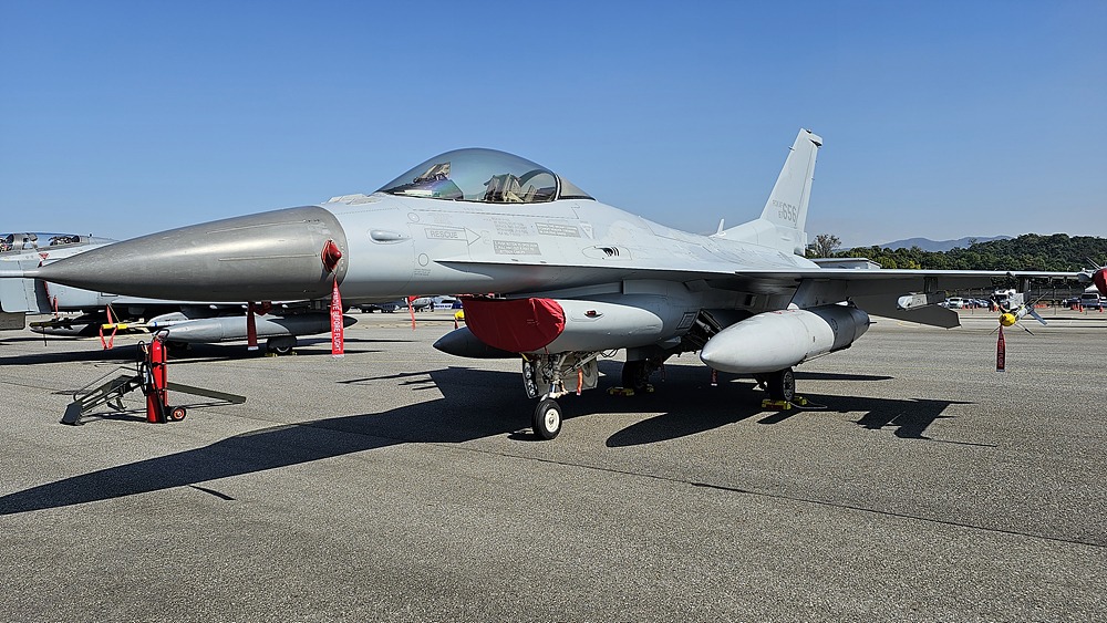 F-16