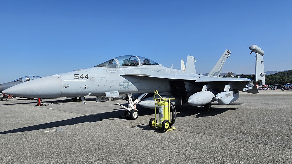 F-18