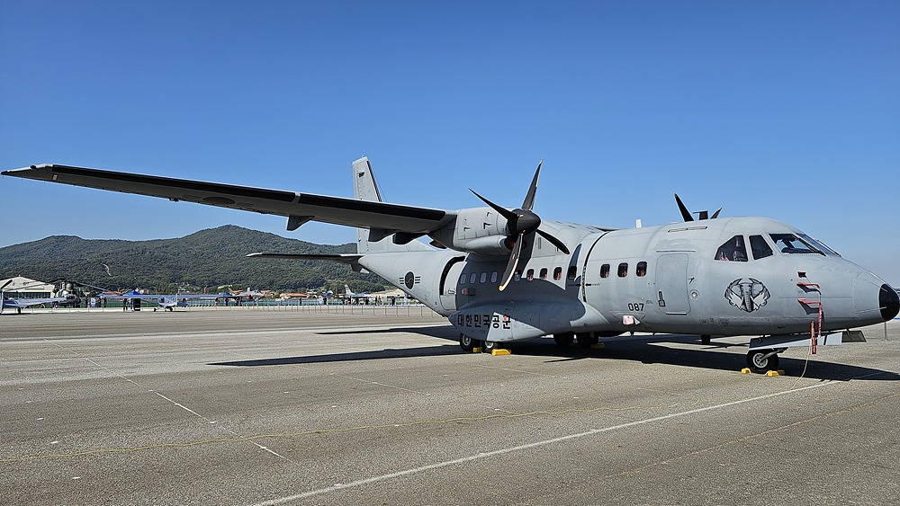 CN-235M 중거리 쌍발 터보프롭 수송기