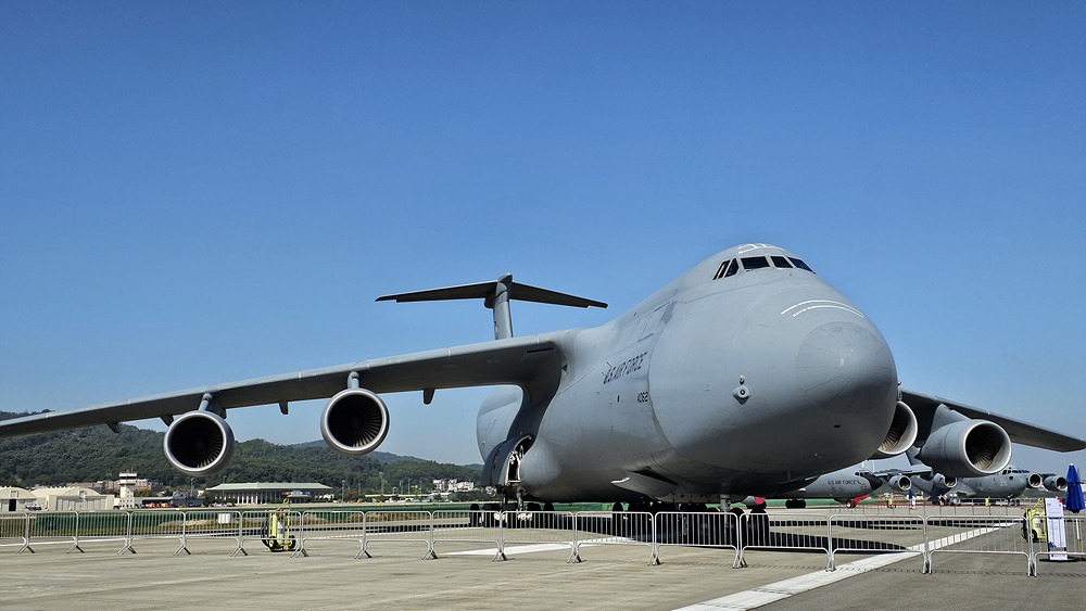 C-5M 미 공군이 운용 중인 수송기 중 가장 큰 장거리 전략 수송기