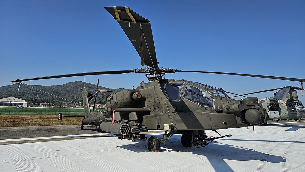 AH-64E 강력한 무장능력을 갖춘 대형 공격헬기