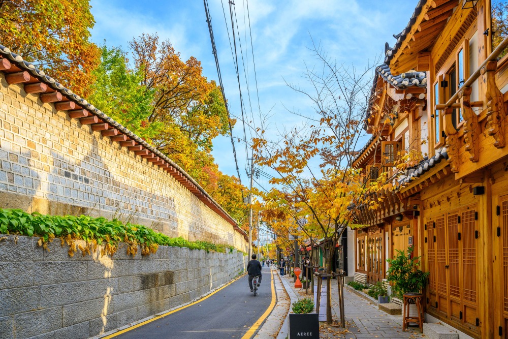 서순라길 종묘의 담장과 한옥의 조화가 돋보이는 길(서울관광재단 제공)