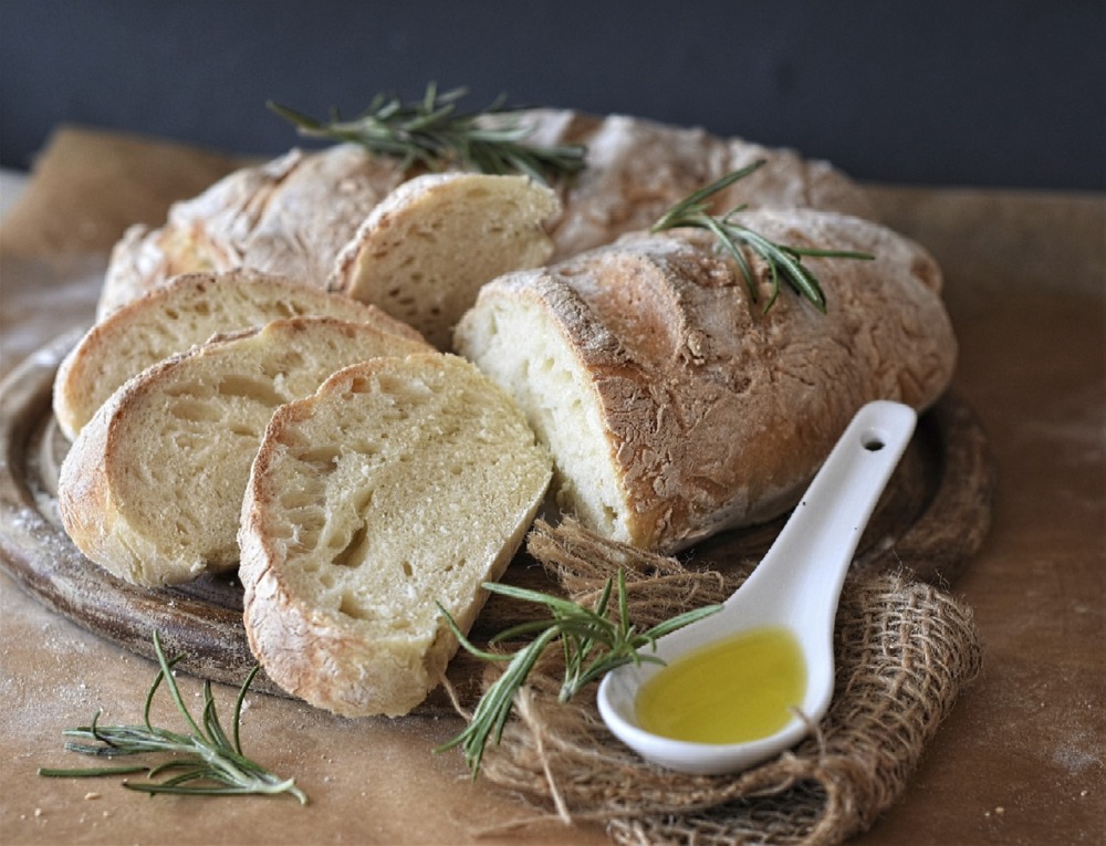 치아바타는 특히 올리브유의 담백함이 돋보이는 빵 (사진출처 : pixabay)