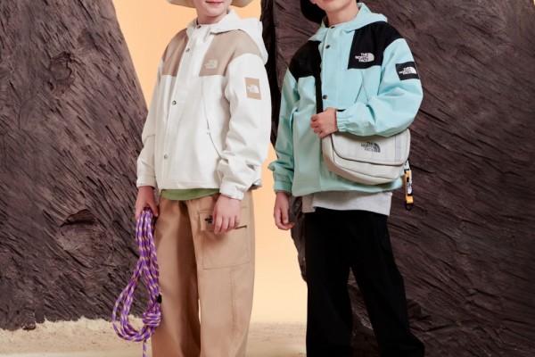 ‘키즈 시러스 재킷’과 ‘키즈 에너지 보아’를 착용한 어린이 모델들