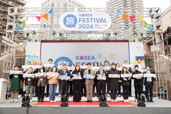 지난 3월 일본 도쿄에서 열린 K-관광 로드쇼 '코리아 타비페스티벌' 이벤트 개막식 세리머니(한국관광공사 제공)