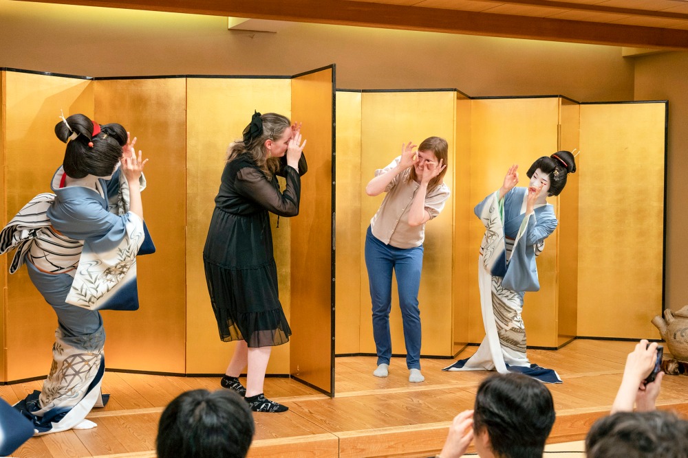 일본의 전통 공연 예술을 처음 접하는 사람도 즐길 수 있는 다채로운 공연 프로그램으로 운영될 예정이다