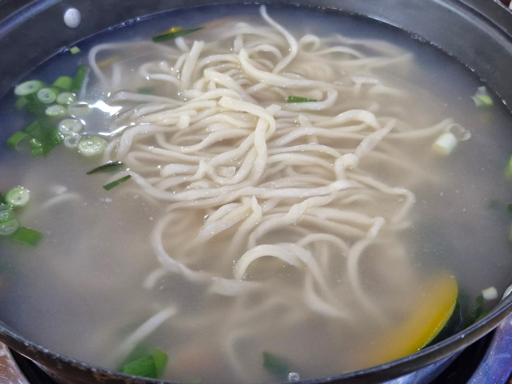 칼국수 끓기 전