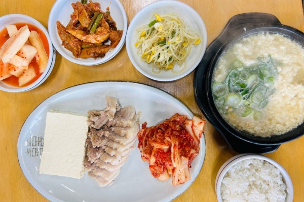 돈내코손두부의 순두부정식.