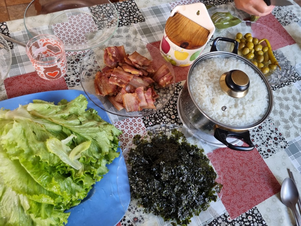 삽겹살 구하기 힘들어도 절대 구입해서는 안될것이 삼겹살 모양의 염장 베이컨. 너무너무 짜다